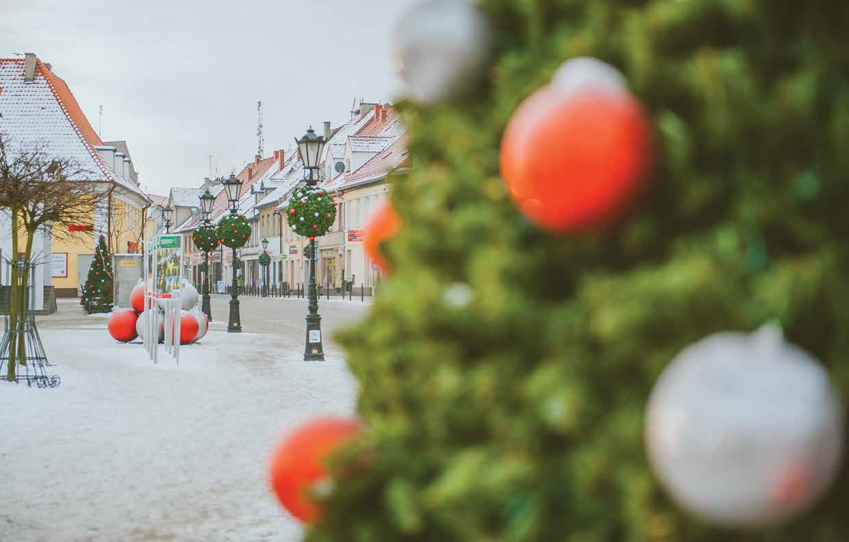 Sypiący delikatnie śnieg, śpiew kolędników, zapach piernika, kolorowe dekoracje i miejska choinka jako miejsce spotkań... To sprawia, że święta Bożego Narodzenia stają się czasem szczęścia i radości.