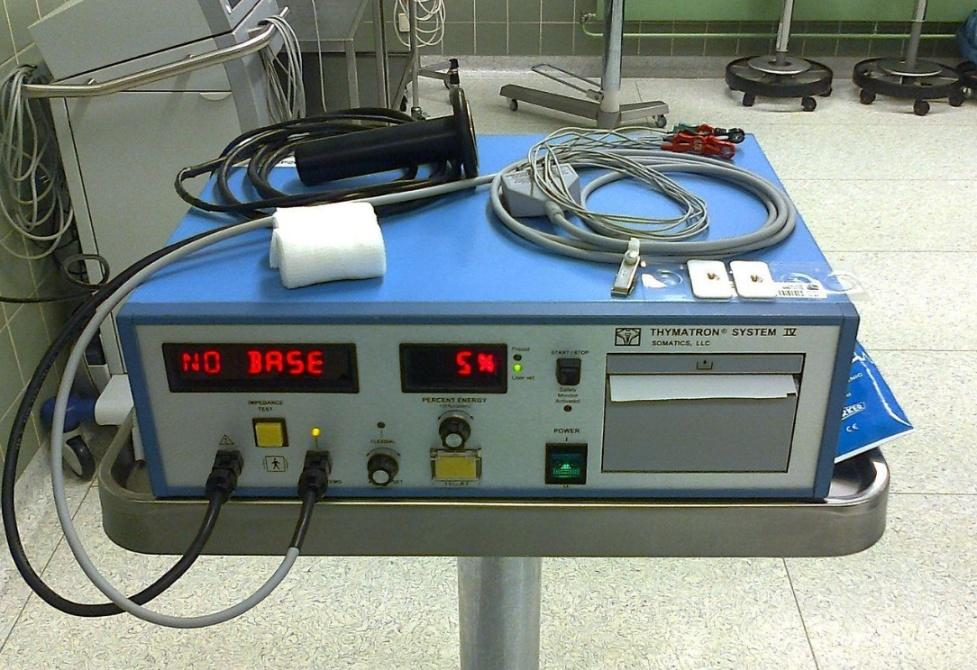 Parametry zabiegu prąd o impulsach prostokątnych bądź szpilkowych maksymalna wartość natężenia wynosi 0,9 A wartość napięcia do 450 V w