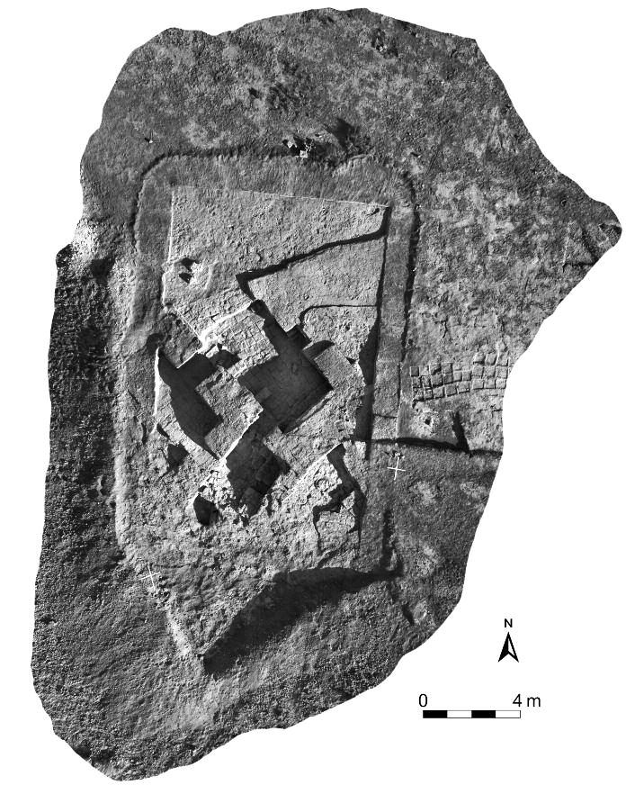 ThE FoURTh SEASoN of EXCAvATIoNS AT GURUKLy DEPE, SoUThERN TURKMENISTAN (2013) Fig. 3. Aerial (kite) view of Trenches 11 F and 12 F (Photo M. Bogacki). Ryc. 3. Wykonane z latawca zdjęcie wykopów 11 F i 12 F.