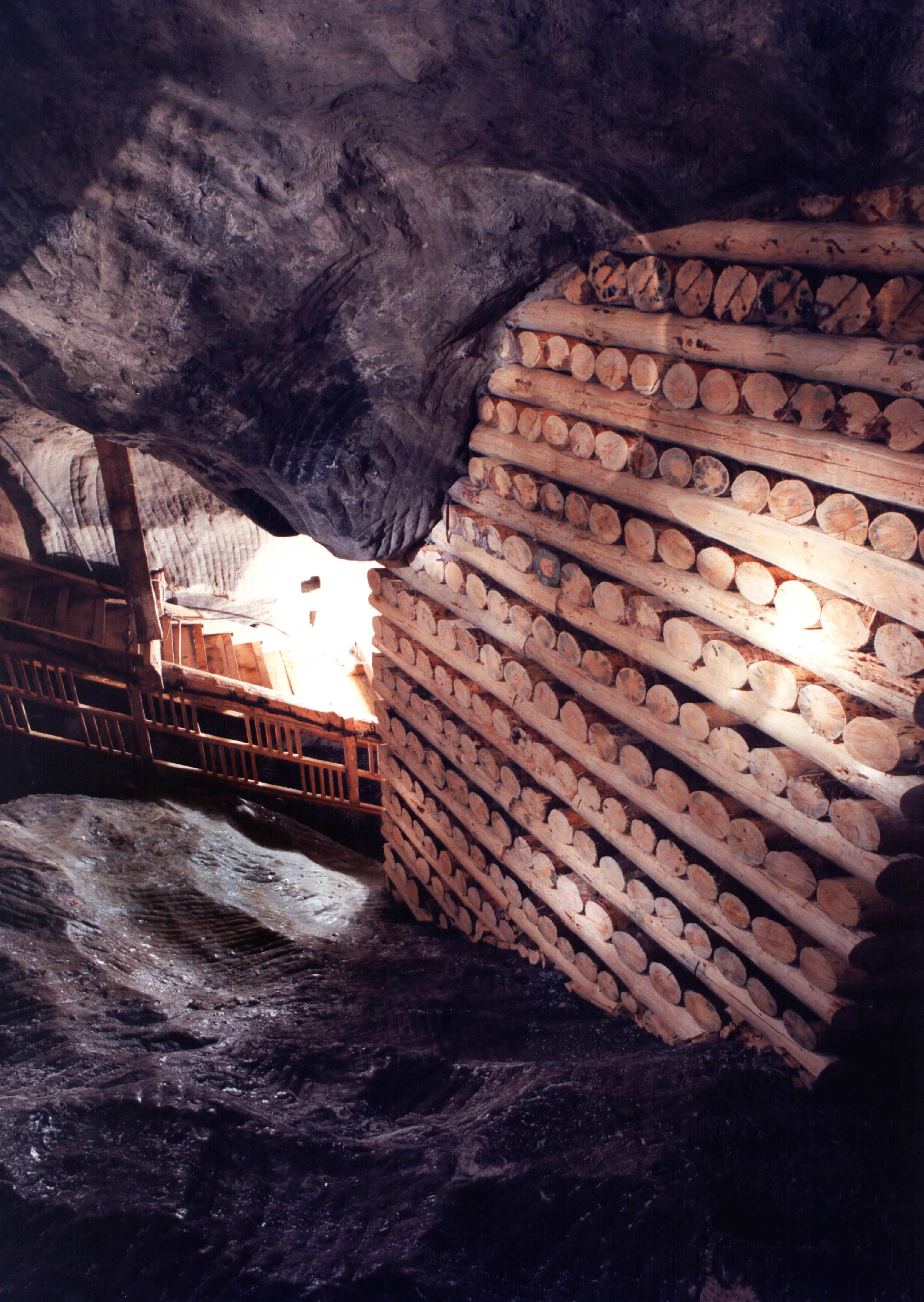 150 KOMORA PIESKOWA SKAŁA (KS WIELICZKA) Wzmianki o tej komorze pochodzą z XVII wieku, z okresu gdy żupą wielicką zarządzał Jan Wielkopolski z Pieskowej Skały.