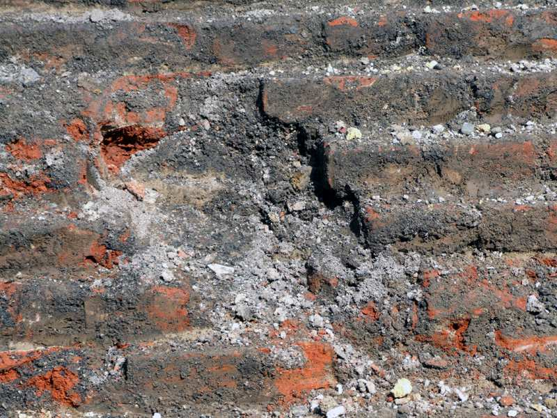 27. Kraków, fort 49 Krzesławice, kaponiera podwójna zw.czołową. Mur odcinający kaponierę od przeciwstoku. 28.