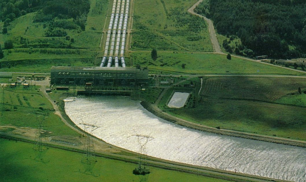 Elektrownia szczytowo-pompowa Żarnowiec The Żarnowiec pumped-storage plant Oddana do eksploatacji: 1983 r.