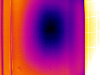 -0,5 C -2-4 -6-8 -10-10,0 C Termogram okien wykonany z zewnątrz. Obniżona izolacyjność części szyb zespolonych ze względu na niedostateczną ilość argonu.