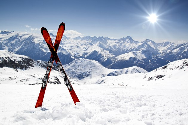 3. Wybór kierunku jazdy Znajdujący się na stoku narciarz, który za względu na lepszą widoczność z góry, dysponuje większą możliwością wyboru trasy jazdy, musi wybrać taki tor jazdy aby uniknąć