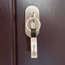 Drzwi zewnętrzne płytowe Wyposażenie standardowe Solidną podstawą dla starannie dopracowanej estetyki drzwi DAKO jest zaawansowane wyposażenie gwarantujące domownikom ciepło, bezpieczeństwo i