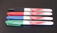 Markery laboratoryjne piszące po szkle, plastiku, metaludługotrwałe dostępne w zestawach po 4 sztuki (niebieski, czarny, czerwony, zielony) plastikowa obudowa Kolor PF05-A