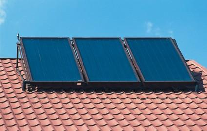 Kolektory słoneczne Wykorzystanie dachów płaskich i spadowych, z połacią skierowaną na południe Rosnący udział, wykorzystanie do 50% możliwych lokalizacji do