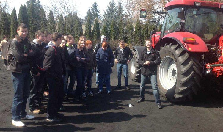 Zajęcia praktyczne z ALBATROSEM Dnia 8 kwietnia 2013r. w Zespole Szkół Rolniczych w Grzybnie odbyły się pokazowe zajęcia praktyczne dla uczniów technikum rolniczego.