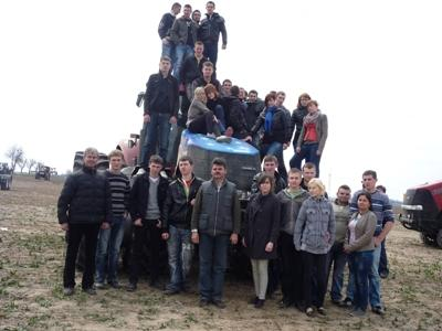 Dnia 18 kwietnia 2012r. uczniowie ZSR-GRZYBNO uczestniczyli w TRACTOR SHOW w Uzarzewie.