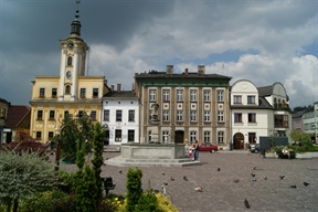 Ustroń Rynek salonem miasta W 2008 zakończono przebudowę ustrońskiego rynku w ramach projektu "Rynek jako Salon Miasta - Rewitalizacja Rynku w Ustroniu".