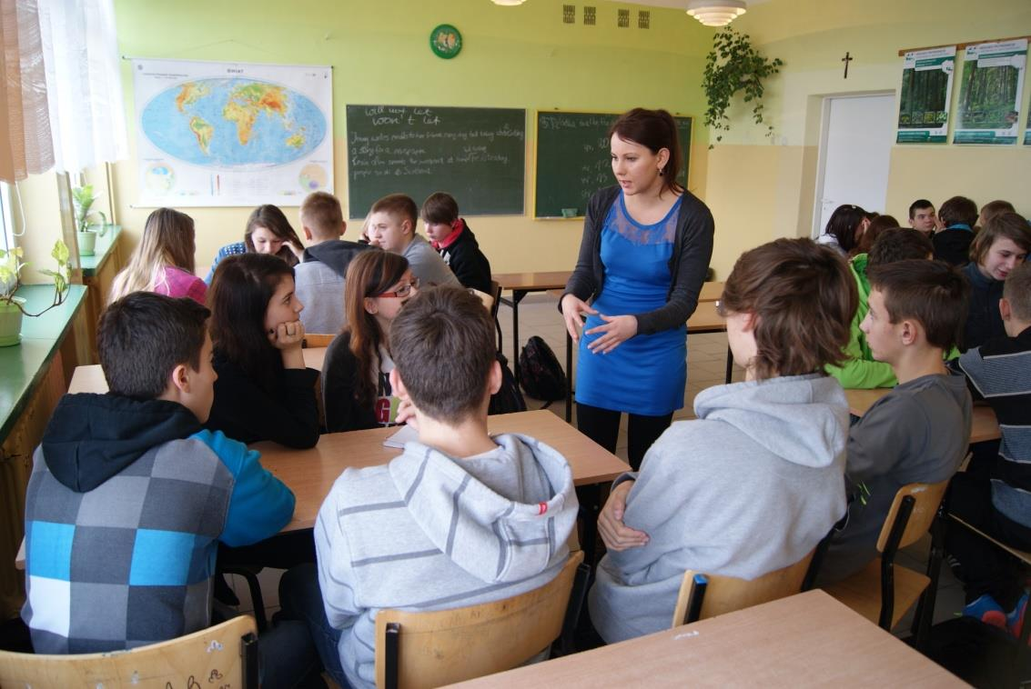 Lekcje samorządowe w Wąchocku cykl spotkań z młodzieżą prowadzony przez radną poprzedniej kadencji.