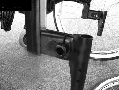6.8 Allineamento delle ruote Fig. 6.8. 30 Regolazione dell'allineamento delle ruote NOTA: Per muoversi nel modo migliore, le ruote posteriori devono essere regolate in posizione corretta, vale a dire correttamente allineate.