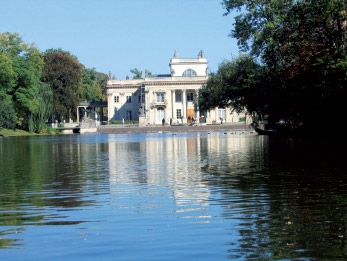 Mazowsze da się lubić Bernd Ludwig (Berlin) Myślę najpierw o ludziach... Kiedy myślę o Polsce, a szczególnie o Mazowszu, to zawsze myślę o ludziach. Warszawa, pałac w Łazienkach Królewskich, fot.