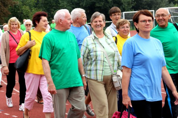 Seniorzy w akcji. Zgłoś swój udział w konkursie Szanowny Seniorze! Masz skończone 60 lat i pomysł na to, aby żyć aktywnie i do aktywności zachęcać innych?