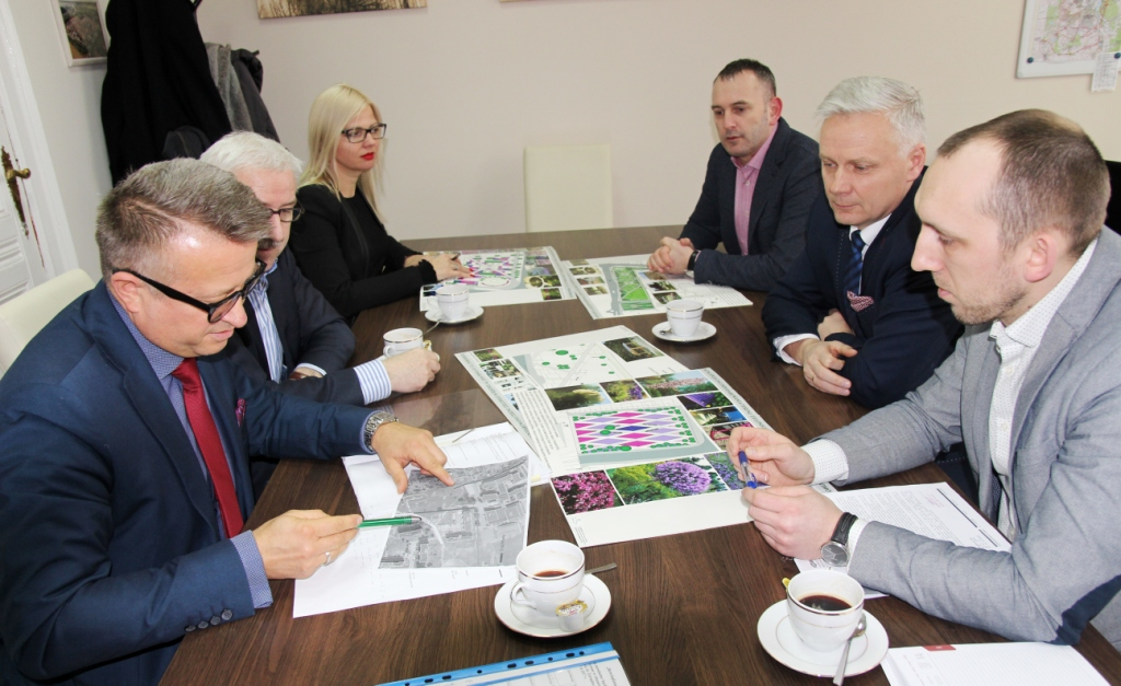 SM Kociewie omawia z władzami miasta kolejny etap wdrożenia koncepcji zagospodarowania terenu zielonego pomiędzy PSP4 a Galerią Neptun Prezydenci poprosili o spisanie wszystkich tych