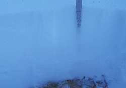 Hala Gąsienicowa 12 mnpm (data wykonania 18.12.213r.) grubość pokrywy śnieżnej 4 cm Profil wykazuje niewielkie niestabilności na głębokości ok.
