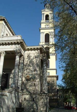Bazylika Najświętszego Serca Jezusa: Jest to jedna z najokazalszych budowli sakralnych Warszawy. Wybudowano ją w latach 1907-23 według projektu Łukasza Wolskiego i Hugo Kudera.