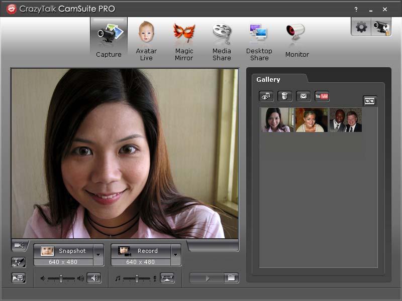 Korzystanie z programu CrazyTalk Cam Suite Dodatkową zaletą jest dołączony program - CrazyTalk Cam Suite PRO, który wzbogaca przeprowadzane rozmowy czat wideo w wiele następujących zabawnych