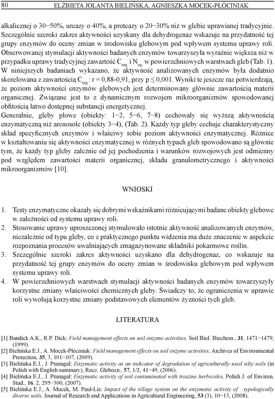 Obserwowanej stymulacji aktywności badanych enzymów towarzyszyła wyraźnie większa niż w przypadku uprawy tradycyjnej zawartość C org. i N og. w powierzchniowych warstwach gleb (Tab. 1).