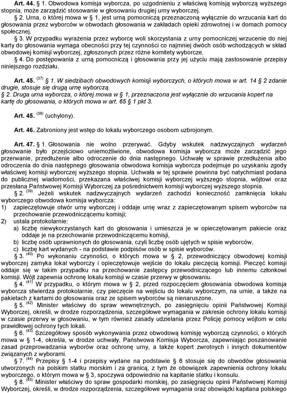 W przypadku wyrażenia przez wyborcę woli skorzystania z urny pomocniczej wrzucenie do niej karty do głosowania wymaga obecności przy tej czynności co najmniej dwóch osób wchodzących w skład obwodowej