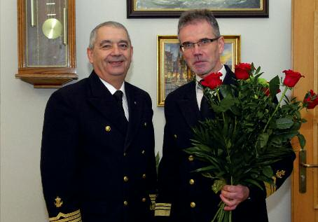 5 4 A K A D E M I C K I K U R I E R M O R S K I Rektor prof. zw. dr hab. Piotr Jędrzejowicz oraz rektor-elekt prof. dr hab. inż. Janusz Zarębski Na czym ma po le gać part ner skie za rzą dza nie?