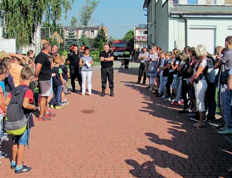 EDUKACJA Podsumowanie projektu edukacyjnego William Szekspir niezapomniany i ponadczasowy Rok 2016 to Światowy Rok Szekspira, w związku z tym uczniowie klasy III gimnazjum ZS w Wiadernie pod opieką