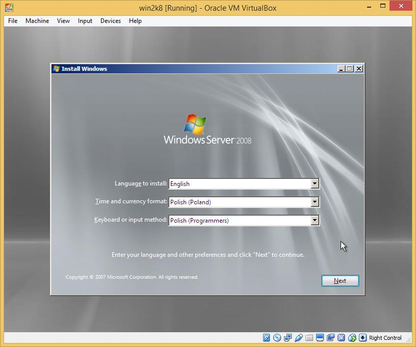 Zrzuty ekranowe prezentujące proces instalacji systemu Windows 2008 Server.