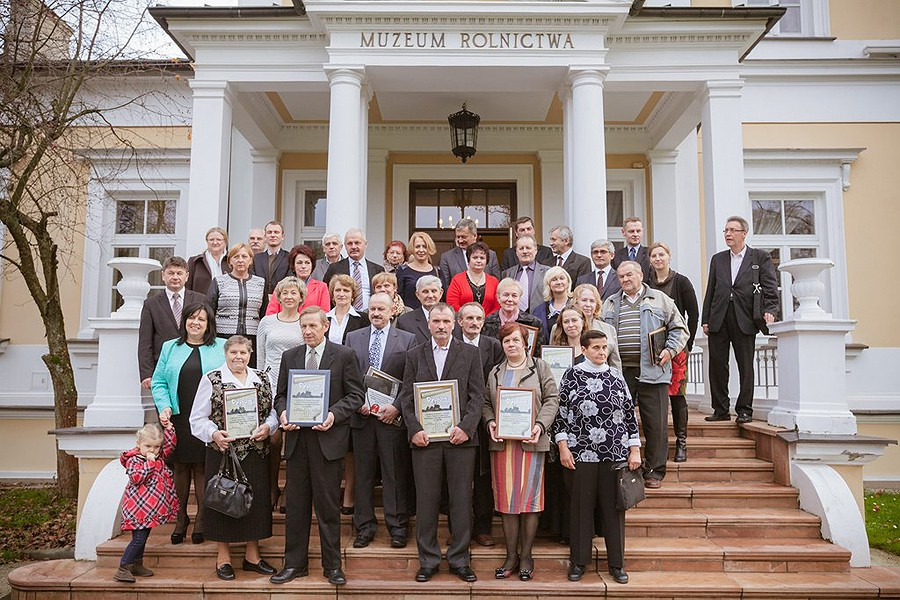 Ochrona dziedzictwa kulturowego DPK i RPK Zachowanie elementów miejscowej tradycji budowlanej Rozwiązanie przykładowe: Konkurs na Najlepiej Zachowany Zabytek Wiejskiego Budownictwa Drewnianego w