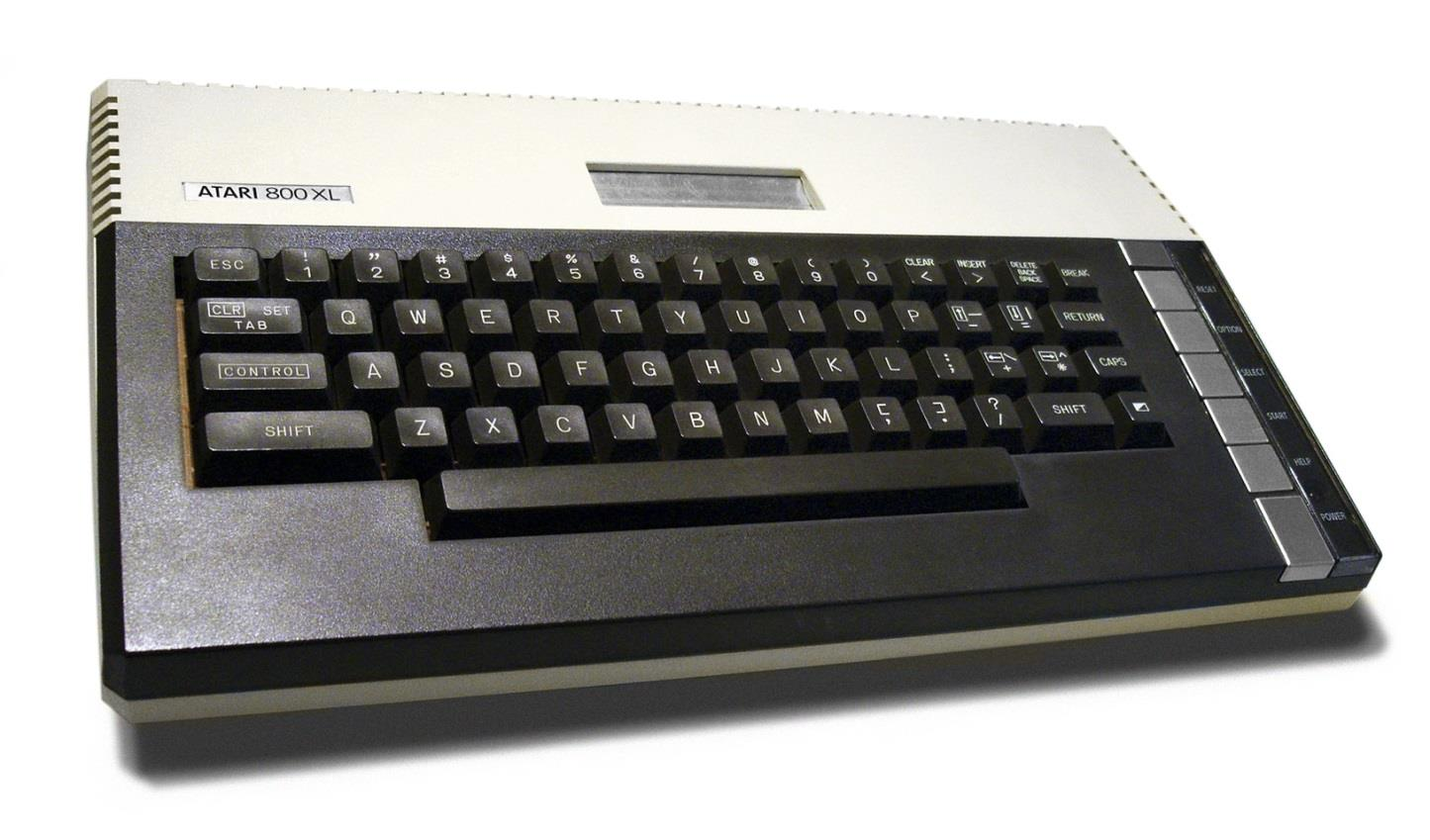 Atari 800XL Początek produkcji w 1983 r.