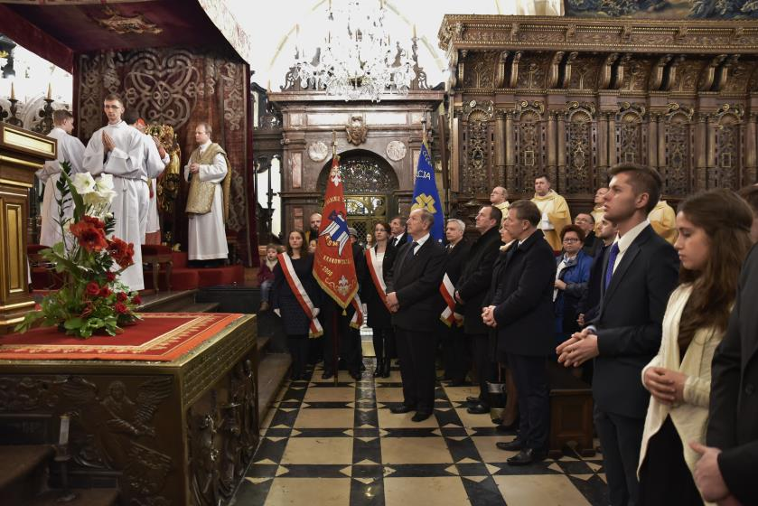 Jedno z wezwań modlitwy wiernych wygłosiła prezes Zarządu KIAK Urszula Furtak, a w procesji z darami uczestniczyli państwo Grażyna Kominek prezes Zarządu DIAK w Krakowie i Jerzy Skórkiewicz prezes