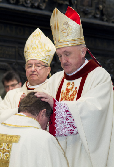 4 Boże i Ojcze naszego Pana, Jezusa Chrystusa, Ojcze miłosierdzia i Boże wszelkiej pociechy, Ty mieszkasz na wysokościach i łaskawym wejrzeniem ogarniasz ziemię.