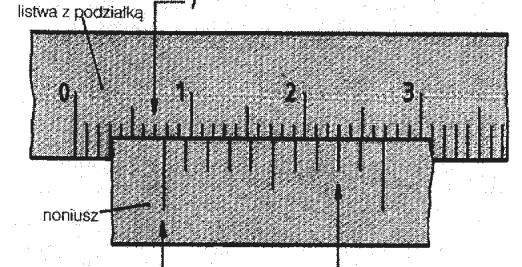 44. Przedstawiona na rysunku czynność technologiczna wykonana na arkuszu sklejki, to? A. Kalibracja płyty. B. Rozkrój płyty. C. Manipulacja płyty. D. Rozcinanie płyty. 25.