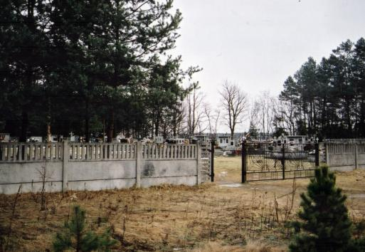 3.6.5. Cmentarze i mogiły Kłyżów cmentarz parafialny, czynny, założony w 1983 r., o powierzchni około 1,5 ha, przynależność wyznaniowa rzymsko katolicka, teren ogrodzony z wolnostojącymi nagrobkami.