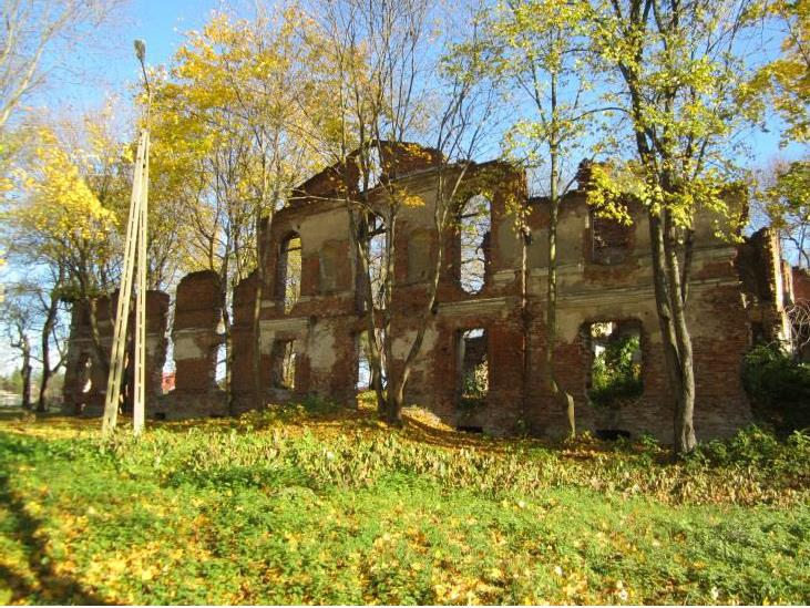 Gminny program opieki nad zabytkami na lata 2016 2019 63 Ostatnim właścicielem majątku Skruda był dr medycyny pan Łytkowski, na stałe mieszkający w Warszawie. Jego dobrami zarządzał p. Kuźma.