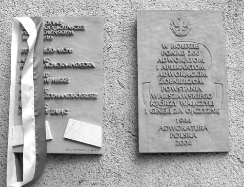 Kronika adwokatury PALESTRA i pozostali adwokaci jechali do Katynia, aby oddać hołd ponad 100 adwokatom pomordowanym w ramach zbrodni katyńskiej.