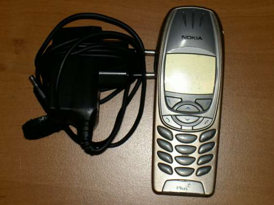 42. Telefon komórkowy NOKIA 3100 I/220/04 bez simlocka, sprawny, brak instrukcji obsługi 43.