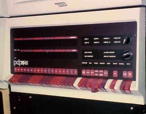 Ostatecznie zespół otrzymuje komputer w lecie 1970r.