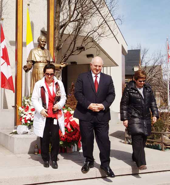 On this day our Credit Union joined all Canadians in honouring the memory of Pope John Paul II. 2 kwietnia 2015 r.