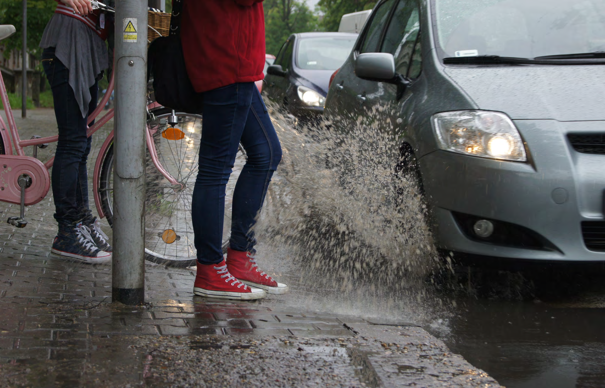 La pluie brûlante upalny deszcz. Zespół: Obiektywne (Maria Drożdż i Aleksandra Nowak).