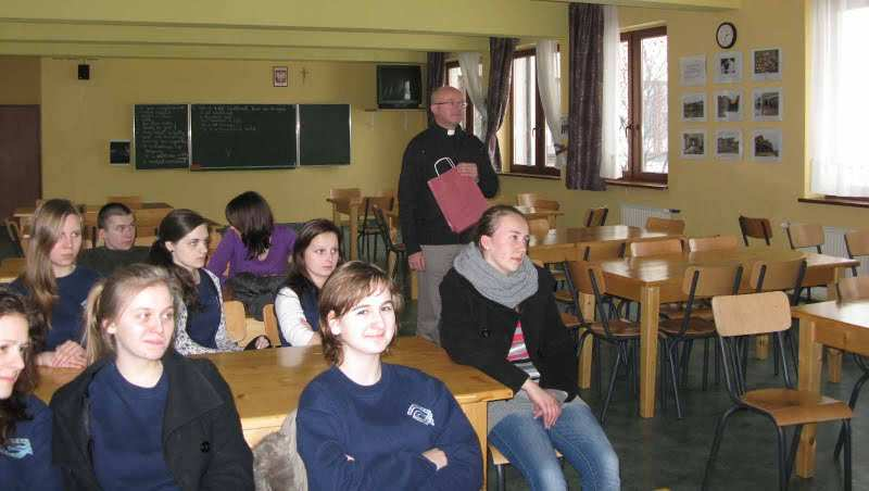 W trakcie spotkania uczniowie dowiedzieli się o kierunkach studiów oraz możliwości podjęcia po nich pracy,