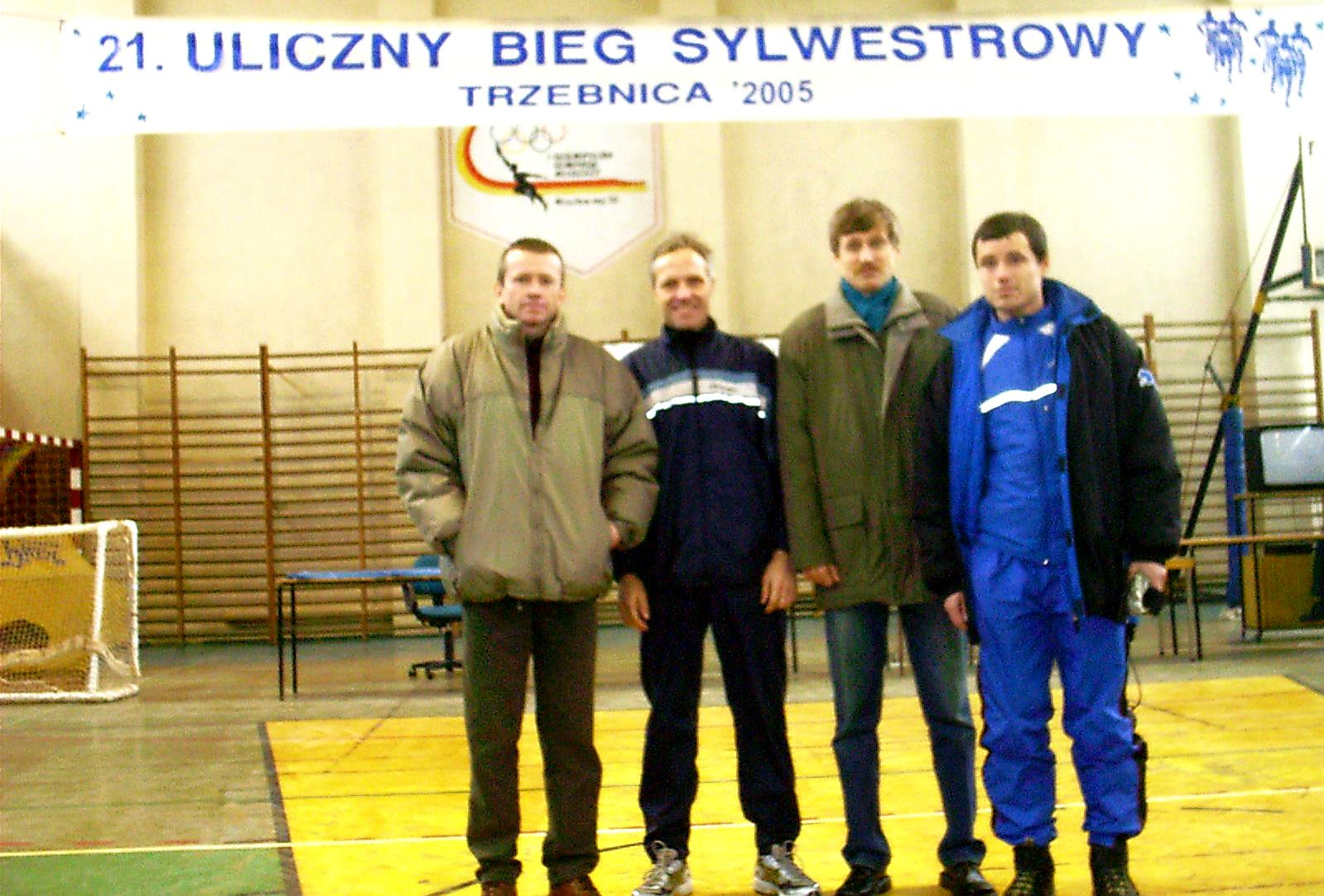 21. Uliczny Bieg Sylwestrowy Trzebnica 31 grudnia 2005 r. 10 km Wyniki zawodników KB ODRA Wrocław ; 15. Tomasz Sobczyk 35:24 (8 miejsce w kategorii M20) 17.