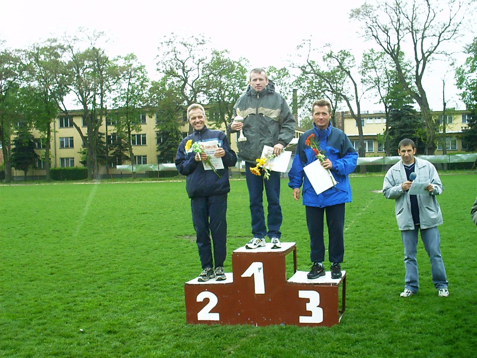 21. Bieg Zwycięstwa Bojanowo 8 maja 2005 r. 12 km (zimny wiatr) Wyniki zawodników OKB ITAKA OPOLE ; 3. Tomasz Sobczyk 40:56 (3 miejsce w kat. generalnej) 7. Jerzy Siemaszko 43:03 (1 miejsce w kat.