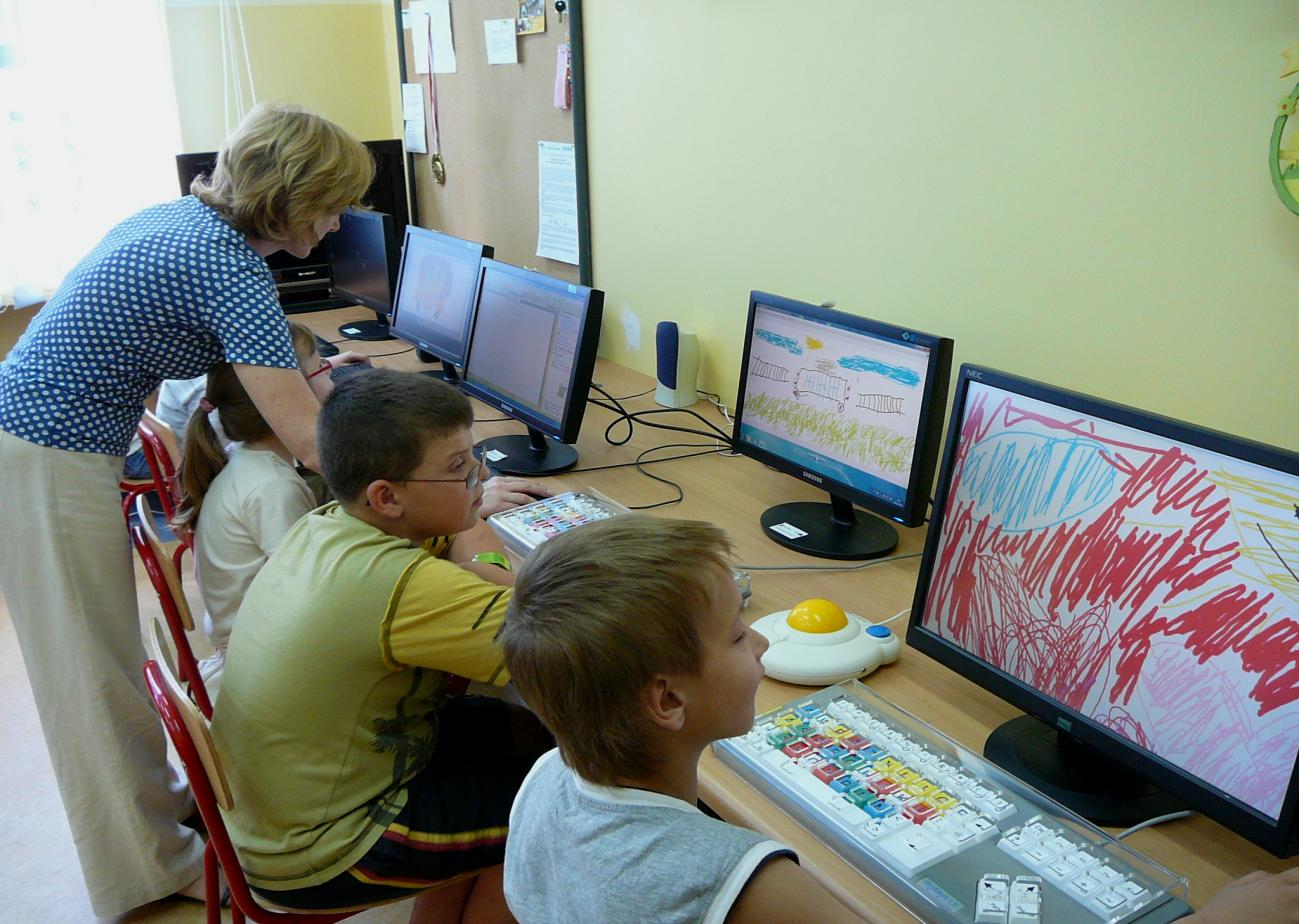 Metody pracy: -aktywizujące metody nauczania rozmowa kierowana, pogadanka, praca z tekstem, pomoce wizualne, pokazy i demonstracje, karty dydaktyczne, dywanik pomysłów; -podające opowiadanie,