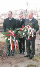 4 Grudzieñ 2011 Nr 12 W masce na œwiêta!» dokoñczenie ze str. 1 Ma³opolski Urz¹d Marsza³kowski udostêpni³ specjaln¹ stronê internetow¹, dziêki której dowiadujemy siê jak wygl¹da to na co dzieñ.