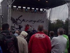 Festiwal "Skrzydła" 2015 Obchody Święta Patrona Szkoły 6 czerwca już po raz dziewiąty Stowarzyszenie KUKLOK zorganizowało Piknik z Latawcem na Kopcu