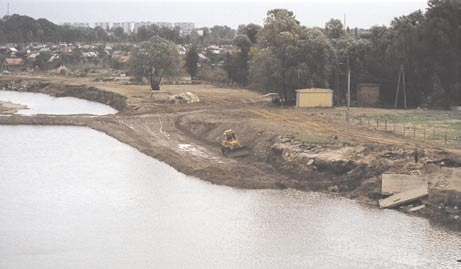 Otmuchów Największy zbiornik na Dolnym Śląsku, oddany do użytku przed II wojną światową, ma obecnie całkowitą pojemność 106,5 hm 3 i rezerwę powodziową 57,1 hm 3 (latem). Podczas powodzi w 1997 r.