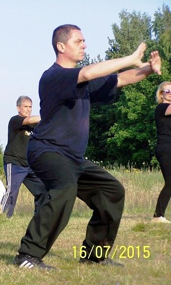 Dzięki powyższym cechom jest on potocznie określany jako shaolińskie taijiquan. fot.71. fot.72.