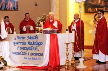 ADORACJA NAJŚWIĘTSZEGO SAKRAMENTU Zapraszamy na adorację Najświętszego Sakramentu, która odbywa się od poniedziałku do piątku od godz. 8:30am do 6:30pm oraz w sobotę od godz. 8:30am do 5:30pm.