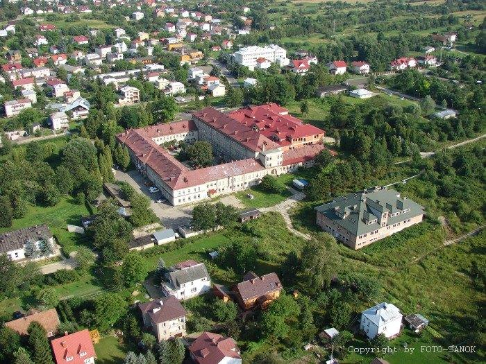 Krótko o Sanoku Sanok- miasto powiatowe w województwie podkarpackim.