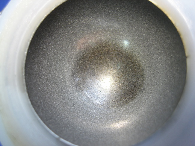 View of the working surface of the prototype bearing shell with a porous layer before and after friction test Mikroskopowy obraz powierzchni roboczej panewki potwierdza brak widocznych śladów zużycia